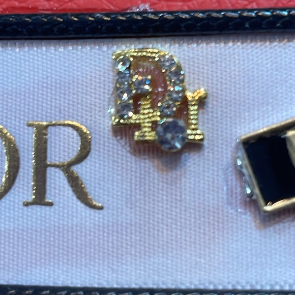 🎉🆕 Gorgeous Red 2” leather bracelet with designer flare - Picture 3 of 6